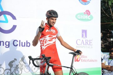 Srimanthudu Movie Team at HBC Chak De India Ride